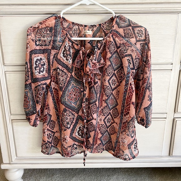Hollister Tops - Hollister Sheer Ruffled Printed Blouse XS